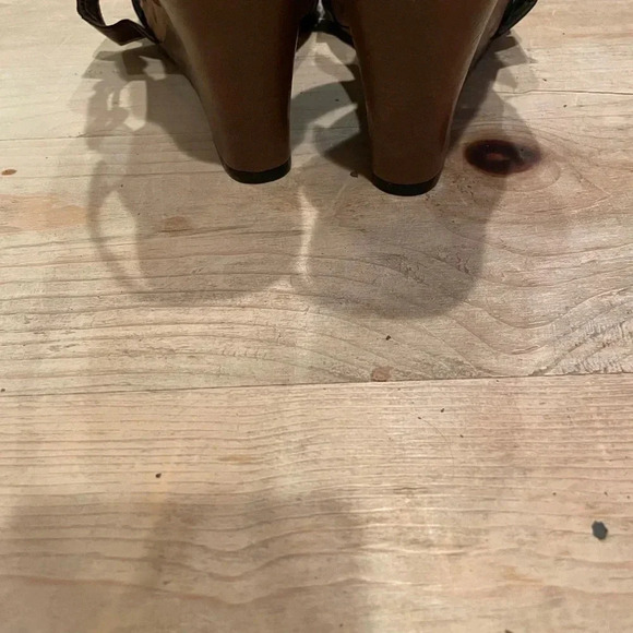 Vintage Aerosoles Size 9 Strappy Sandal side buckle leather suede - Picture 3 of 9